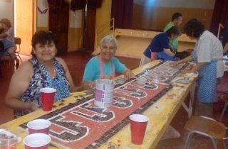 Con mosaicos hermosean barrio Mirador Wisconsin de La Ligua